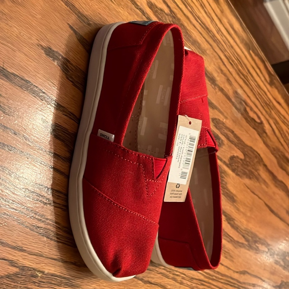 Toms Youth/kids slip on Alpargata - Red Canvas Size 1.5